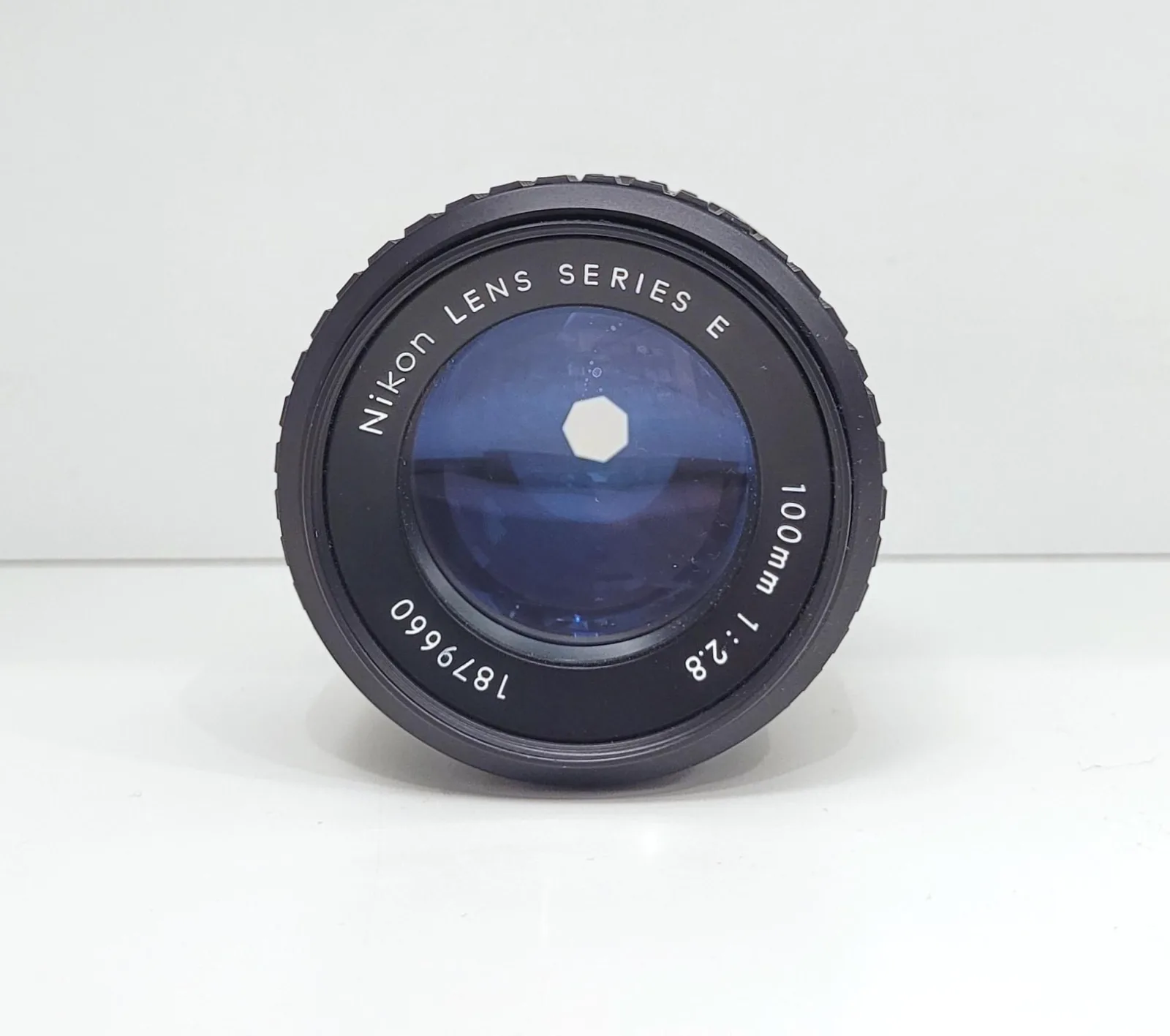 Obiettivo NIKON 100 mm F 2.8 in condizioni praticamente nuove