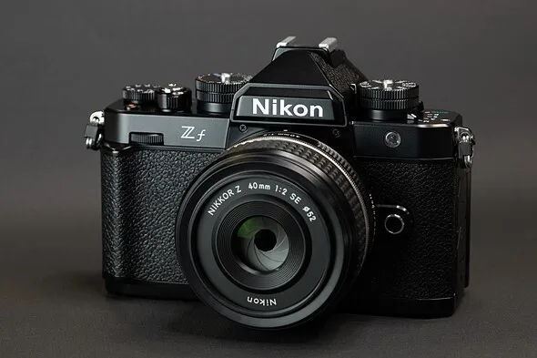 Nikon ZF: La Mirrorless Perfetta per Ogni Fotografo