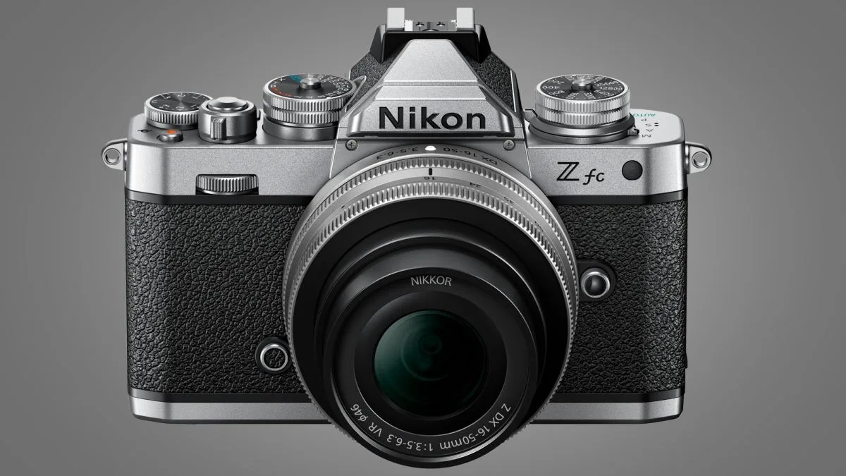 Nikon ZFC + 16/50, fotocamera mirrorless con design vintage